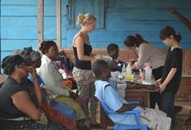 Volunteer Medical Electives A Pharmacy Elective volunteer assists with outreach work at her placement in Ghana