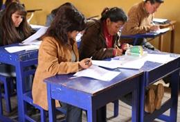 Volunteer Teaching Volunteer Teacher Trainers host a lesson at a placement in Peru