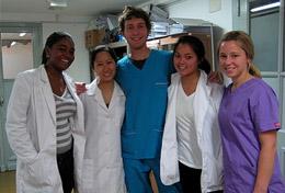 Volunteer Medicine & Healthcare Hospital staff pose with a volunteer on a placement in Cordoba
